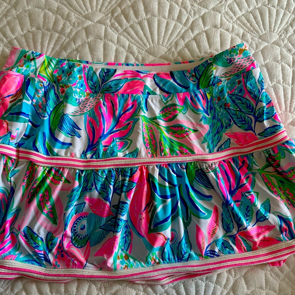 LILLY PULITZER SIZE SMALL LUXLETIC DARA SKORT *TOUCAN DO IT* UPF 50+ EUC